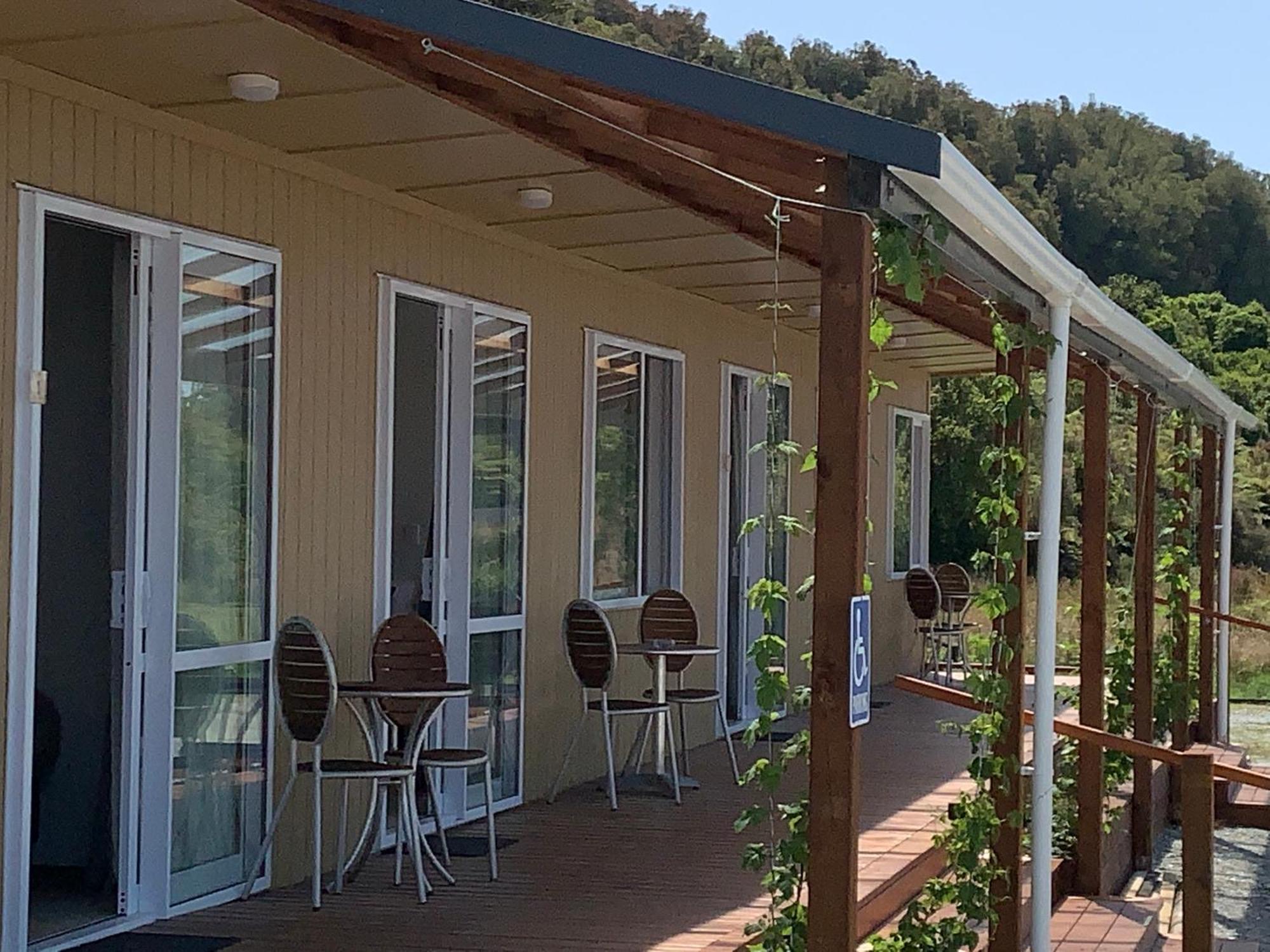 Woodstock Hotel Hokitika Room photo